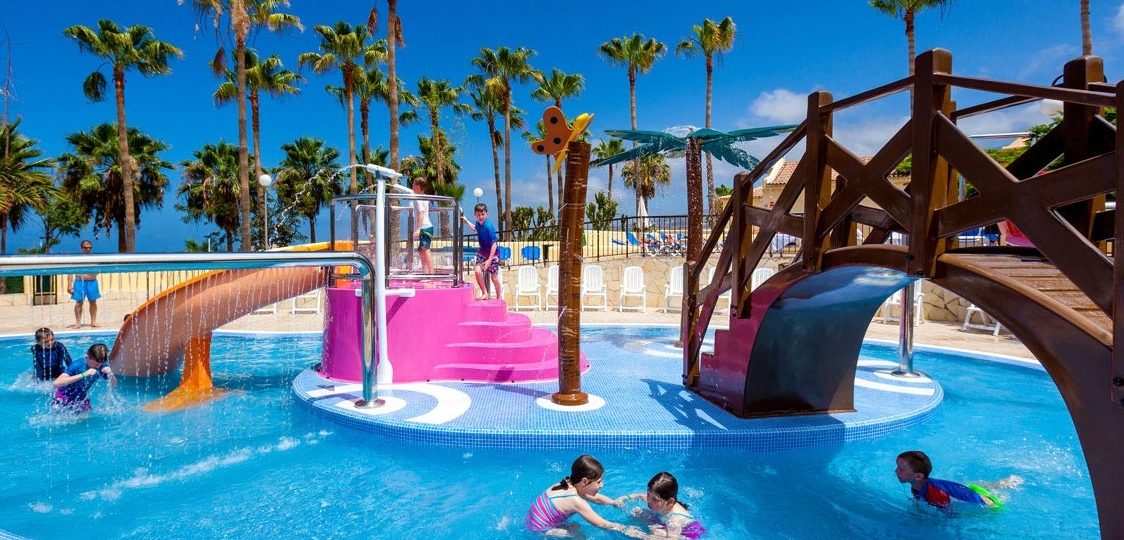 Hoteles con parques, animacion infantil, toboganes y piscinas para niños en Tenerife